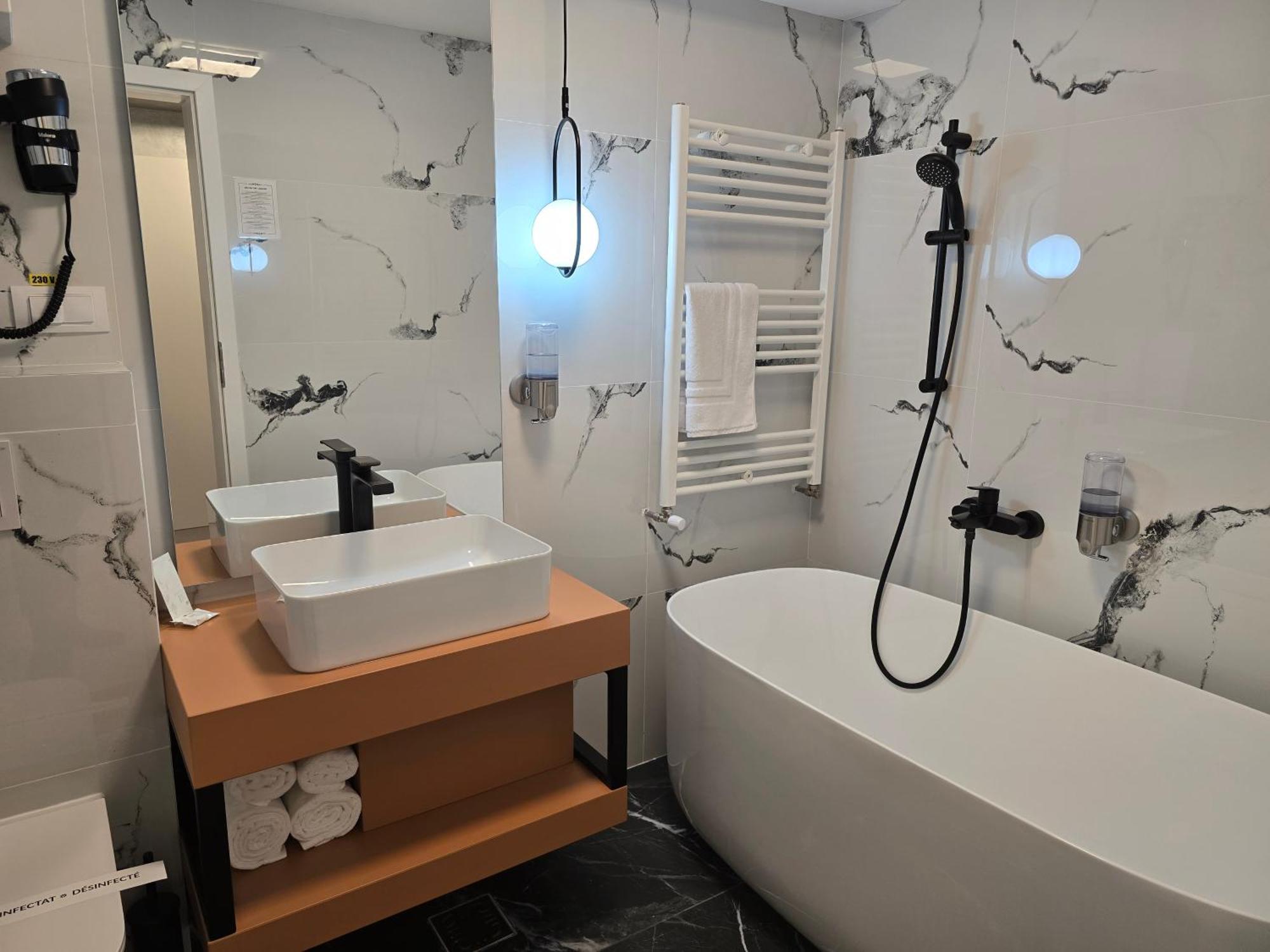 Monarc Boutique Aparthotel - Self Check-In Visan Dış mekan fotoğraf