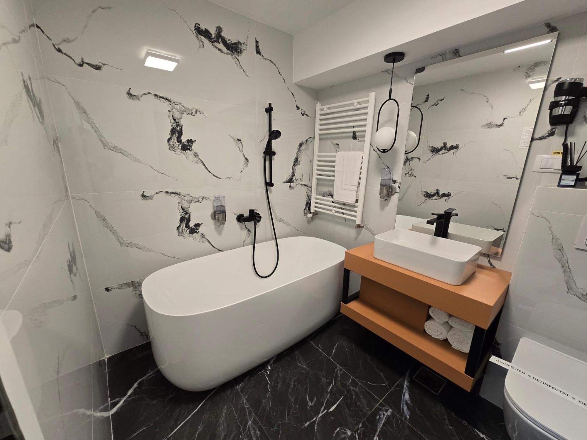 Monarc Boutique Aparthotel - Self Check-In Visan Dış mekan fotoğraf