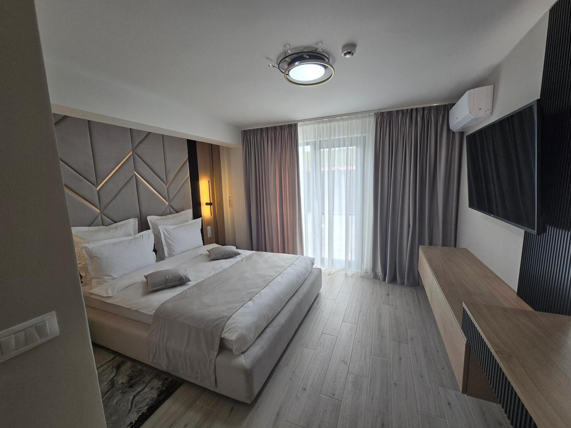 Monarc Boutique Aparthotel - Self Check-In Visan Dış mekan fotoğraf